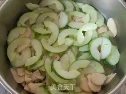 Make cucumber squirm noodles step 5