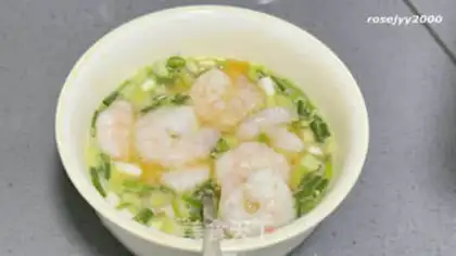 Make Shrimp onion fried eggs step 4
