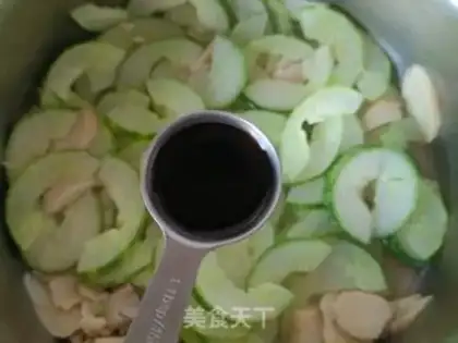 Make cucumber squirm noodles step 6