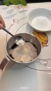 Make Red sugar with a bouquet step 1