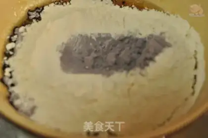 Make Wake the lion and the gold moon cake step 0