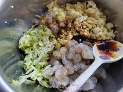Make Shrimp eggs, three fresh veggies step 2
