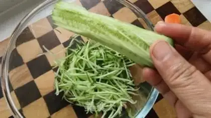 Make cucumber apple willow salad step 1