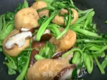Make Frozen pasta and chicken caterpillar step 5