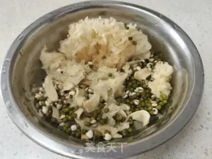 Make Green bean rice lily, silver bean soy step 1