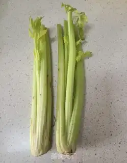 Make Celery and shrimp step 0