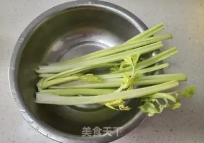 Make Celery and shrimp step 1