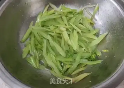 Make Celery and shrimp step 3