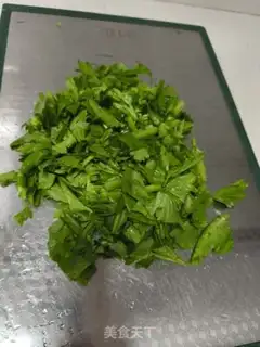 Make Celery leaves and seaweed step 1