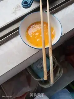 Make The pickle shrimp slips off the scale soup step 1