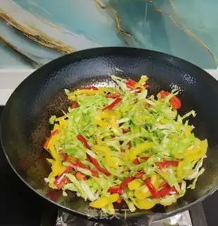 Make The peppers are fried with kale step 4