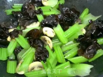 Make Mushrooms, black-mucked pelicans step 8