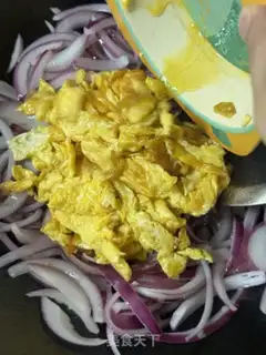 Make Onion fried eggs step 5