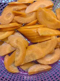 Make Shrimp eggs fried carrots step 1