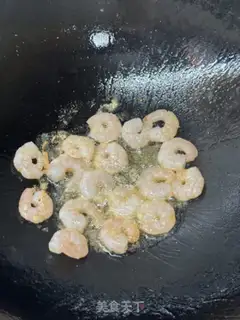 Make Shrimp eggs fried carrots step 3