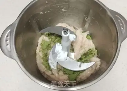 Make Tea chicken meatball soup step 4