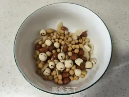Make Soybeans, lily peanut soy step 1