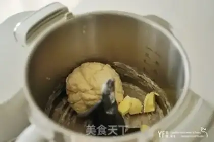 Make Spring dog bread step 1