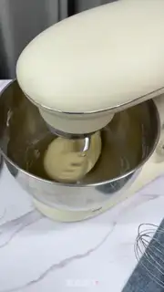 Make Danish hands tore bread step 1