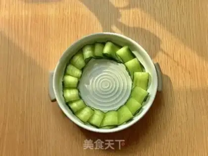 Make cucumber with eggs step 1