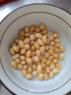 Make Big celery fried soybeans step 5