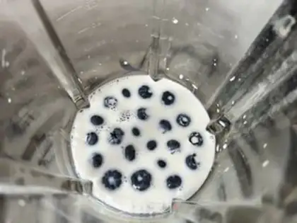Make Blueberry milkshake step 4