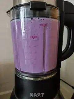 Make Blueberry milkshake step 6