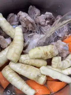 Make Carrot, mashed potatoes, bone soup step 4