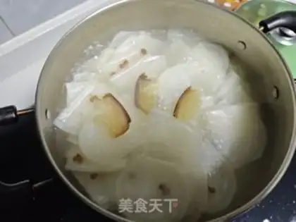 Make Three eggs soup step 2