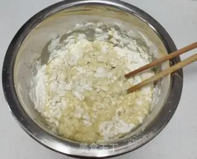 Make Creative evaporation cake step 3