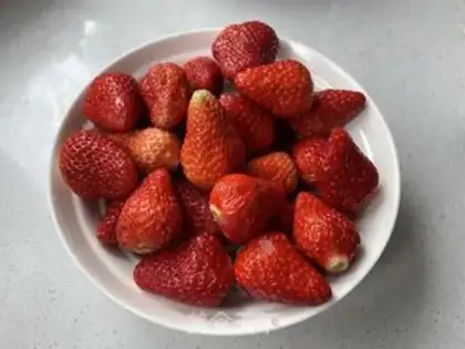 Make Strawberry sauce step 1