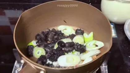 Make Onions burn sea cucumbers step 8