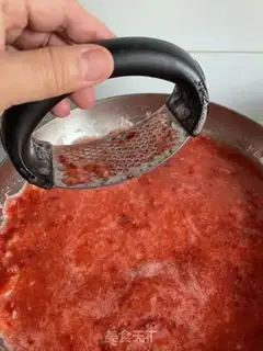 Make Strawberry sauce step 4