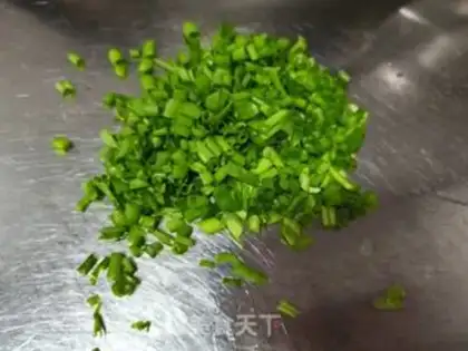 Make Black wheat onion onion pancakes step 1
