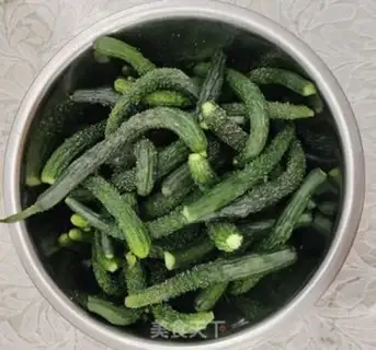 Make cucumber rolls step 0