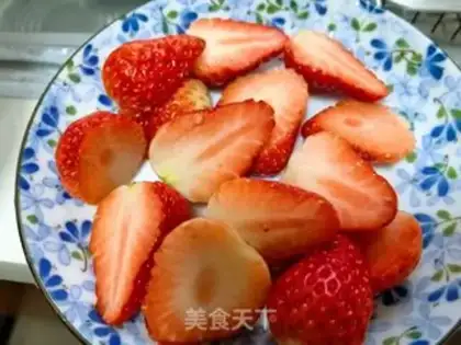 Make Strawberry bananas step 3