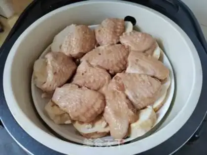 Make Potato steamed chicken wings step 4