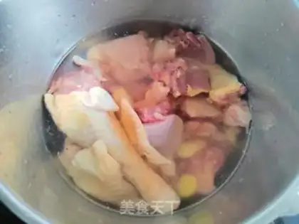 Make Five fingers of peach-cooked rooster step 1