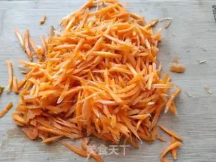 Make Carrot steamed eggs step 0