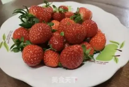 Make Strawberry Mountain hot red tea step 0