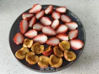 Make Strawberry Mountain hot red tea step 2