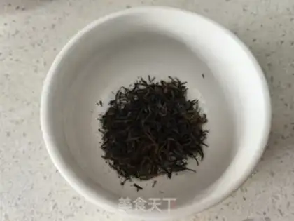 Make Strawberry Mountain hot red tea step 3