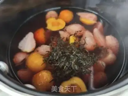 Make Strawberry Mountain hot red tea step 6