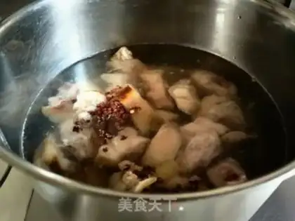 Make Yellow wine and pig hoof step 1