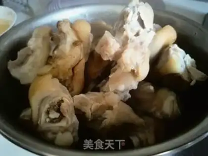 Make Yellow wine and pig hoof step 2