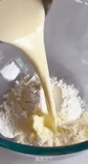 Make A cream cake step 3