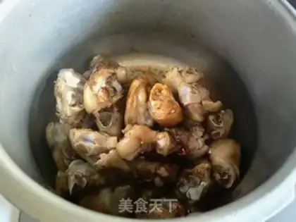 Make Yellow wine and pig hoof step 4