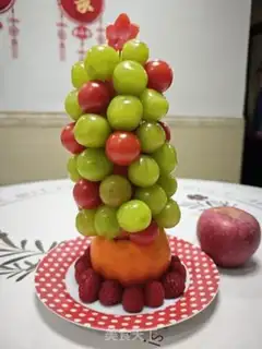Make Christmas fruit tree step 3