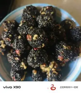 Make Black sesame walnuts step 5