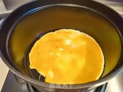 Make Tomato egg and spinach noodles step 3